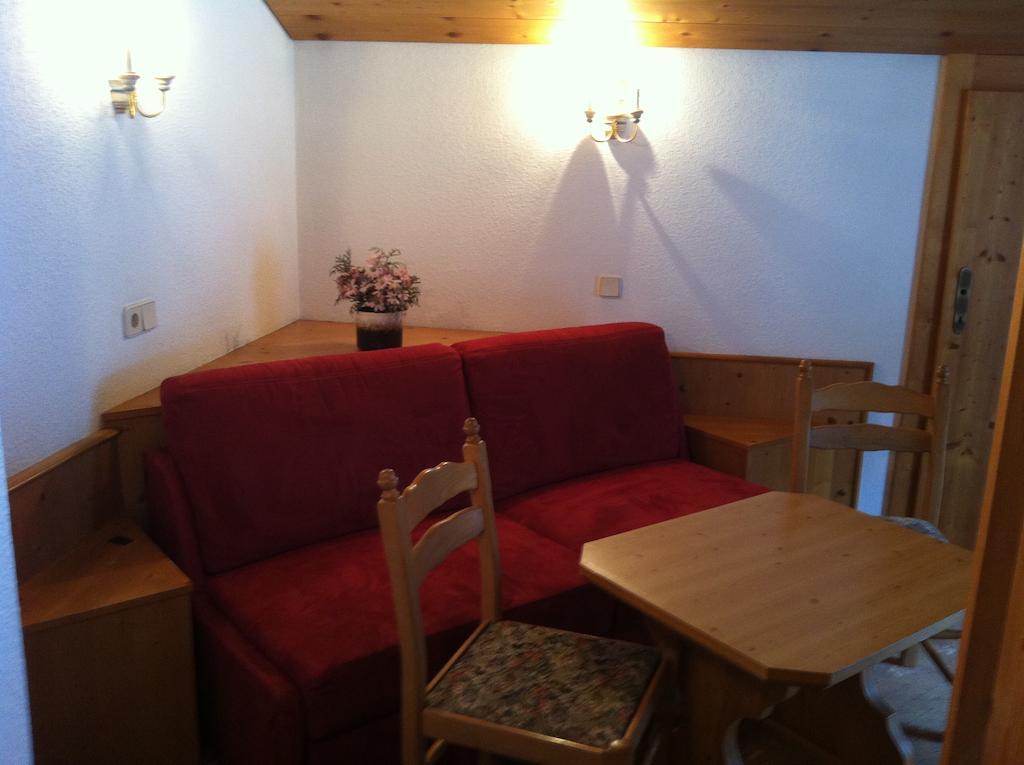 Hotel Garni Pfandl Neustift im Stubaital Zimmer foto