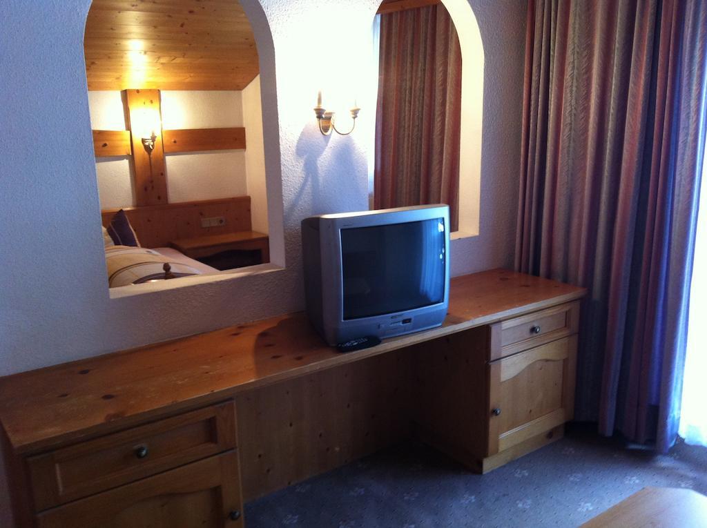 Hotel Garni Pfandl Neustift im Stubaital Zimmer foto