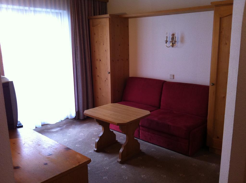 Hotel Garni Pfandl Neustift im Stubaital Zimmer foto
